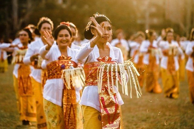 Kostum Tari Tradisional Klasik Indonesia